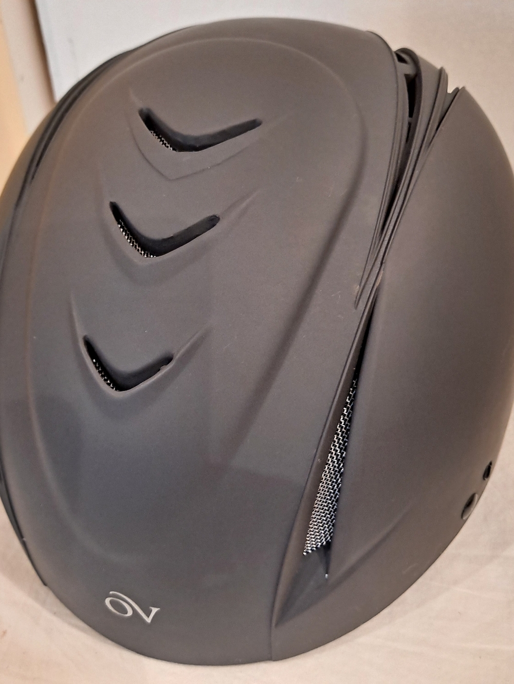Ovation Deluxe Schooler Helmet Black M/L  MWOT